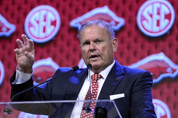 Seat warms for Arkansas coach Sam Pittman, with hopes of ...
