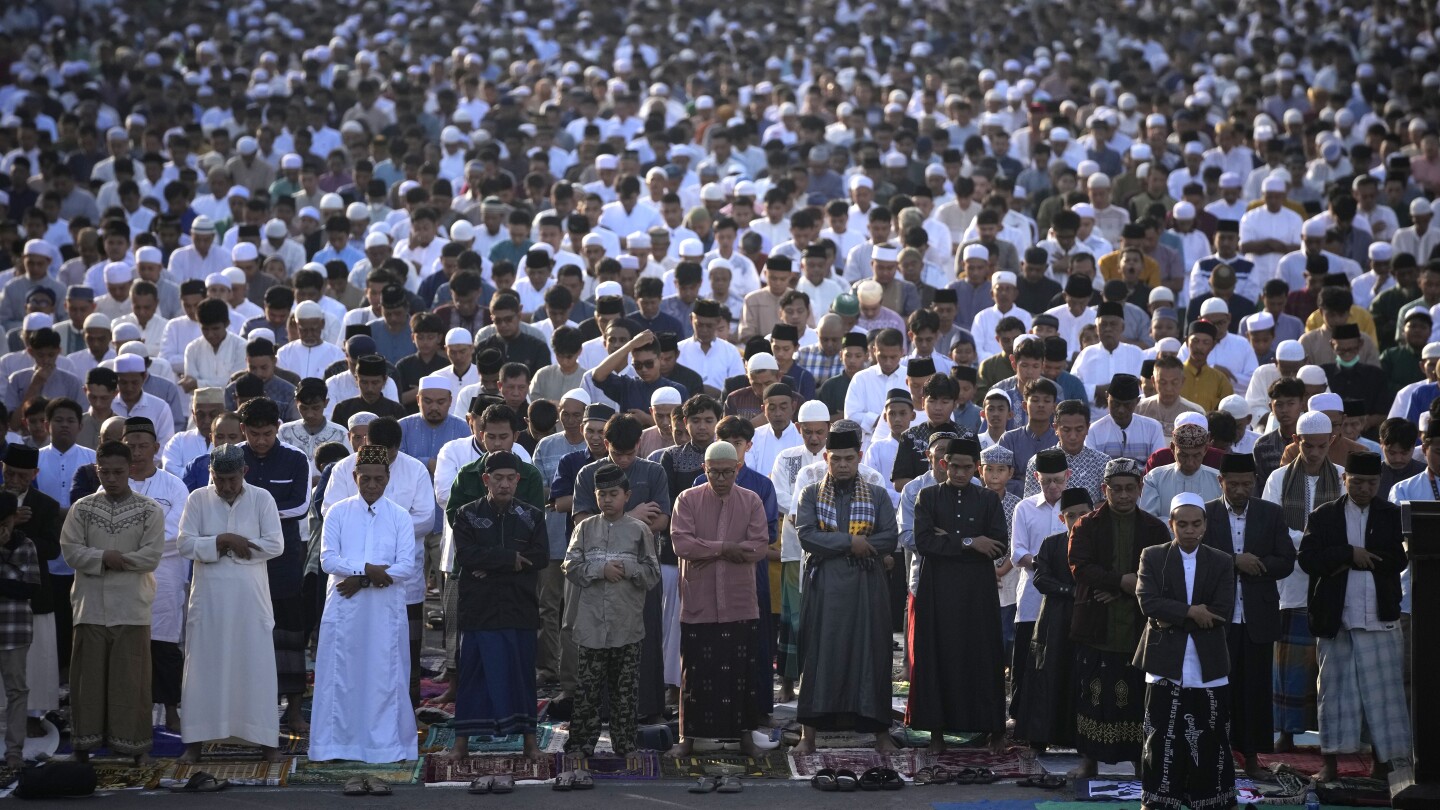 Традицията на празника Eid стимулира икономиката на Индонезия, тъй като десетки милиони мюсюлмани се прибират у дома