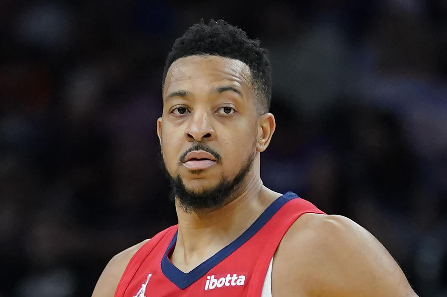 Il 32-anni 191 cm alto CJ McCollum nel 2024