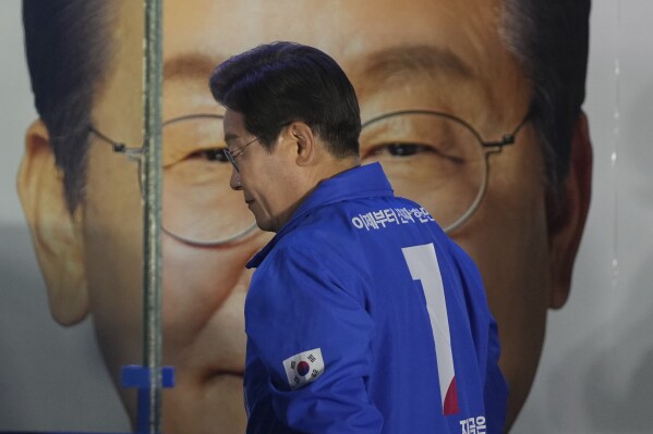 South Korean Democratic presidential candidate Lee Jae-myeon arrives at the presidential election campaign in Seoul, South Korea on Monday, June 2, 2025 (AP Photo/Le Jin-man)