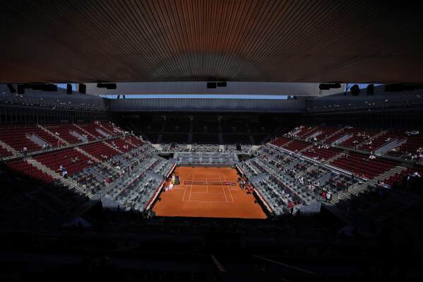 The Madrid Open tennis tournament venue is empty during a general blackout in Madrid, Monday, April 28, 2025. (AP Photo/Manu Fernandez)