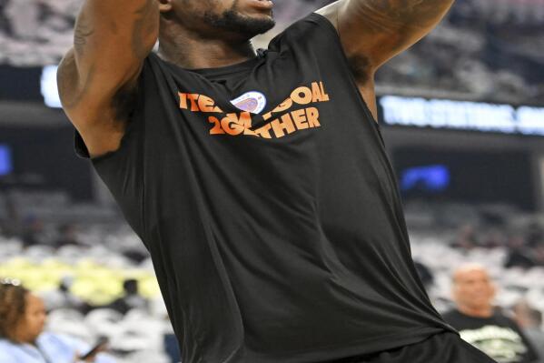 New York Knicks' Julius Randle warms up before Game 1 in the first round of the NBA basketball playoffs against the Cleveland Cavaliers, Saturday, April 15, 2023, in Cleveland. (AP Photo/Nick Cammett)