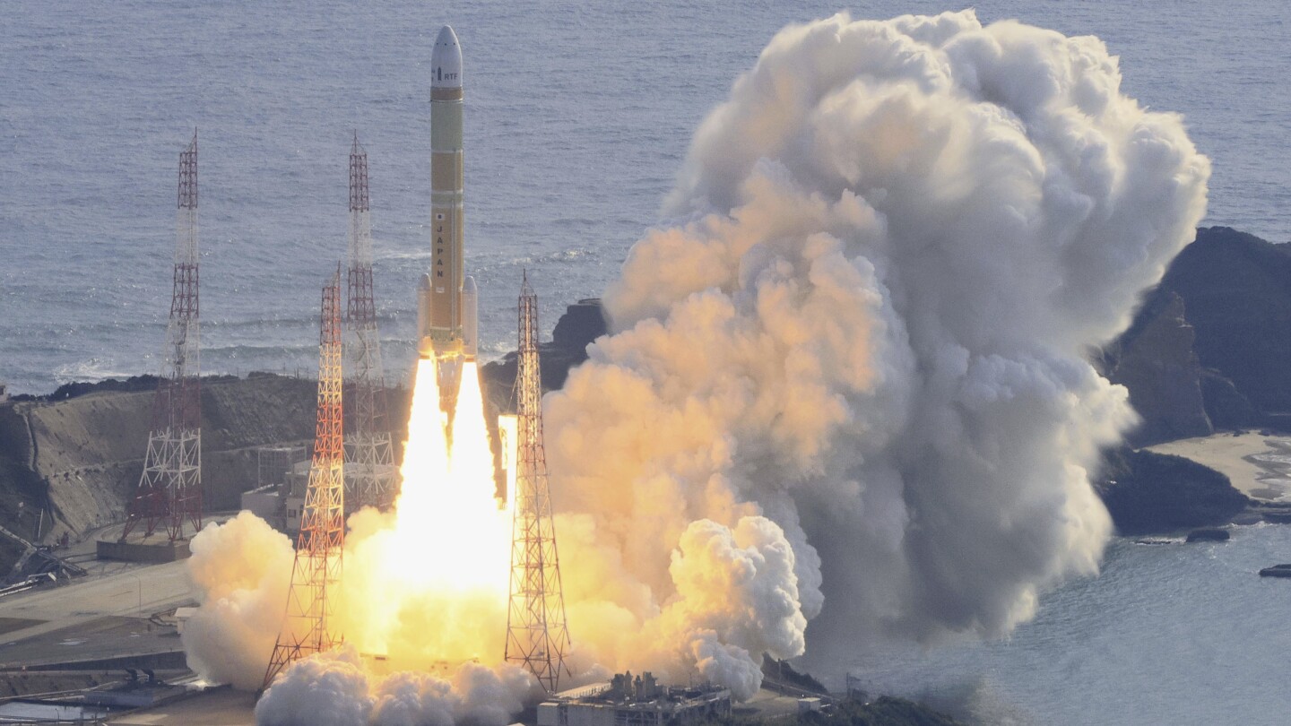 日本の主力ロケットH3は、昨年の打ち上げ失敗後の重要な2回目の試験で計画した軌道に到達した。