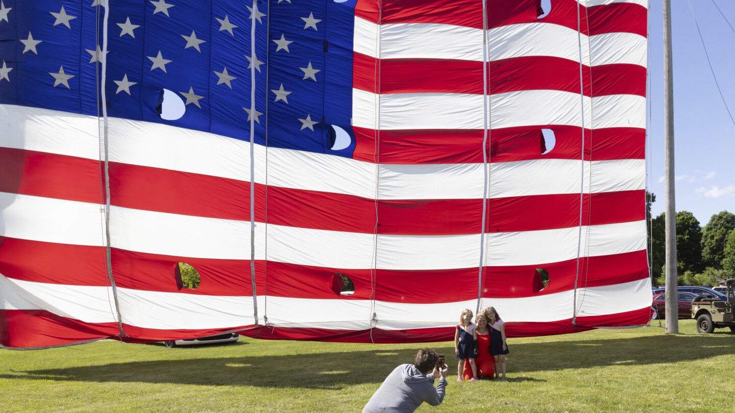 Американците празнуват своето знаме всяка година и празникът е роден в Уисконсин