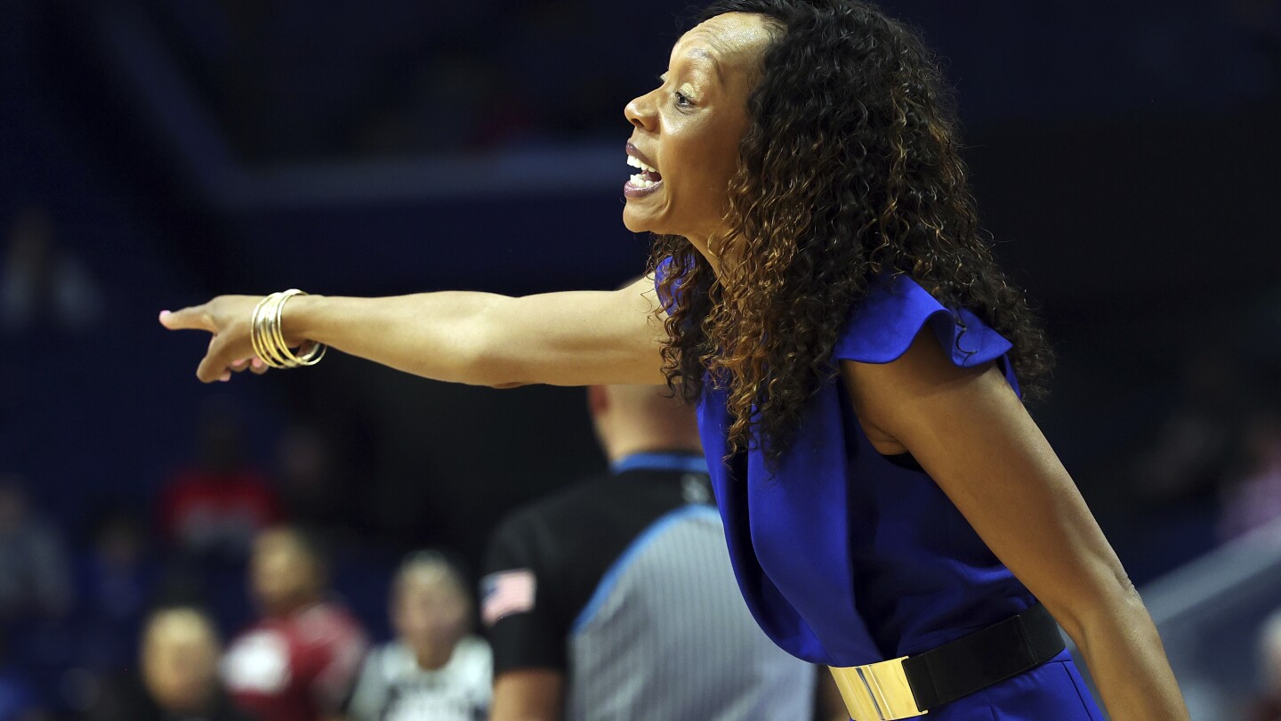Кентъки уволни треньора по баскетбол на жените Кира Елзи в