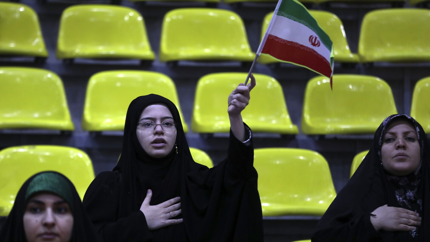 ДУБАЙ Обединени арабски емирства AP — Иран провежда парламентарни избори