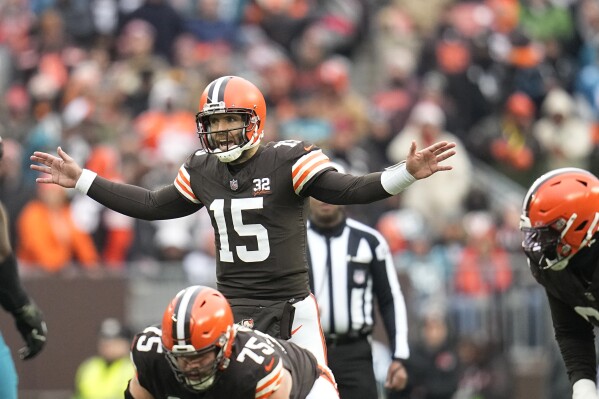 Flacco makes himself at home in Cleveland. Browns going with QB as their starter for playoff drive | AP News