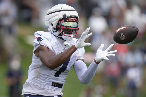 New England Patriots wide receiver JuJu Smith-Schuster makes a catch during NFL football training camp, Tuesday, July 30, 2024, in Foxborough, Mass. (AP Photo/Steven Senne)