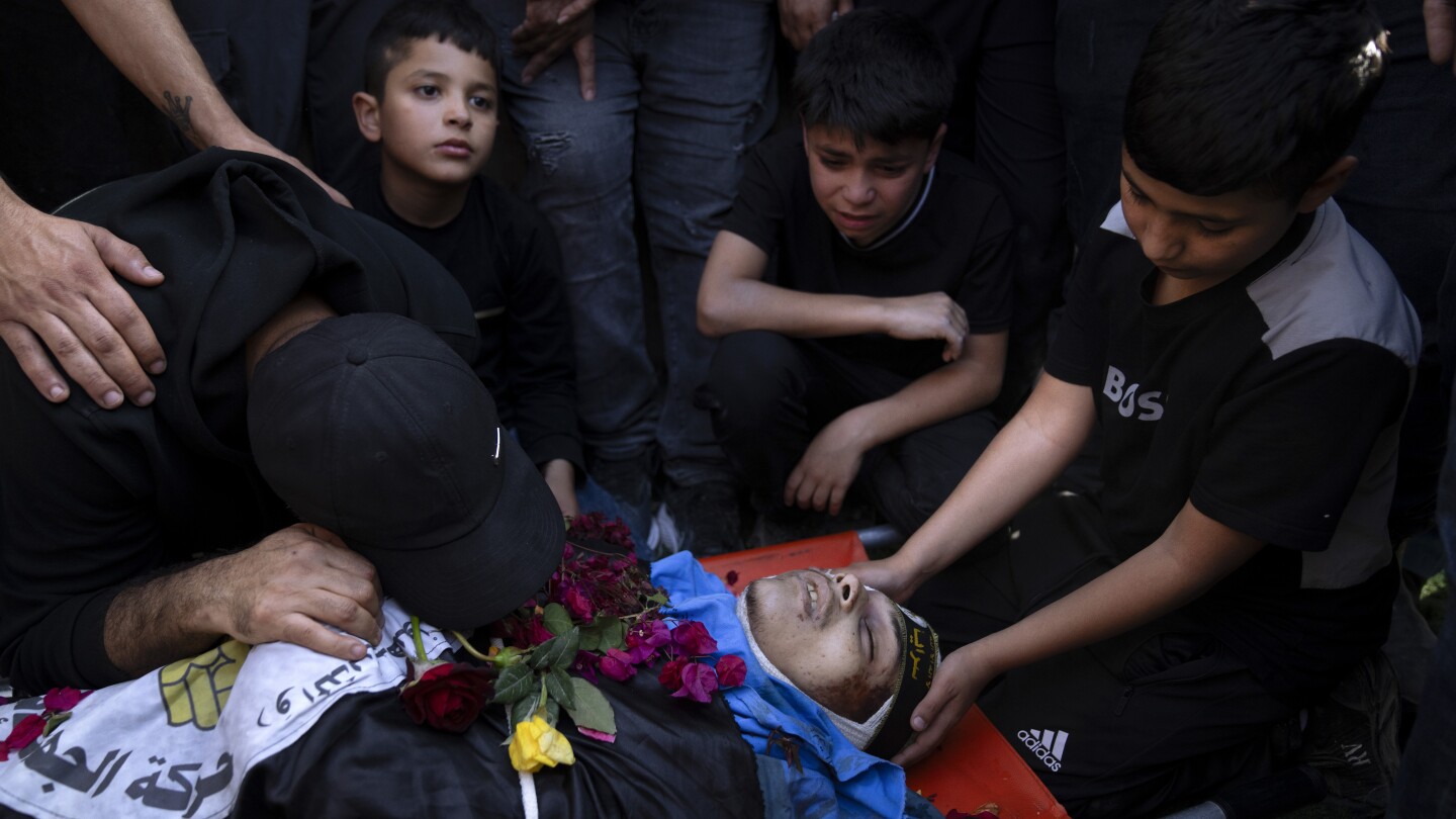 الحرب بين إسرائيل وحماس: أسفرت الهجمات الإسرائيلية في رفح عن مقتل 22 شخصًا، معظمهم من الأطفال