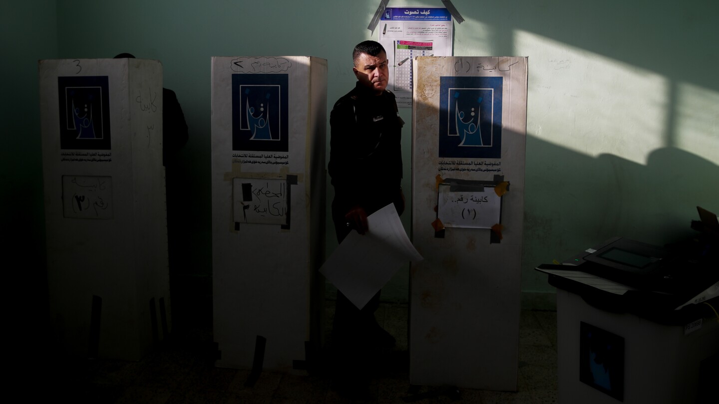 БАГДАД AP — Иракчаните започнаха да гласуват за първи път
