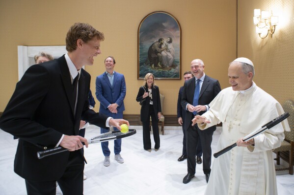 Pope meets Sinner: No. 1 player gives tennis fan Pope Leo XIV racket on Italian Open off-day