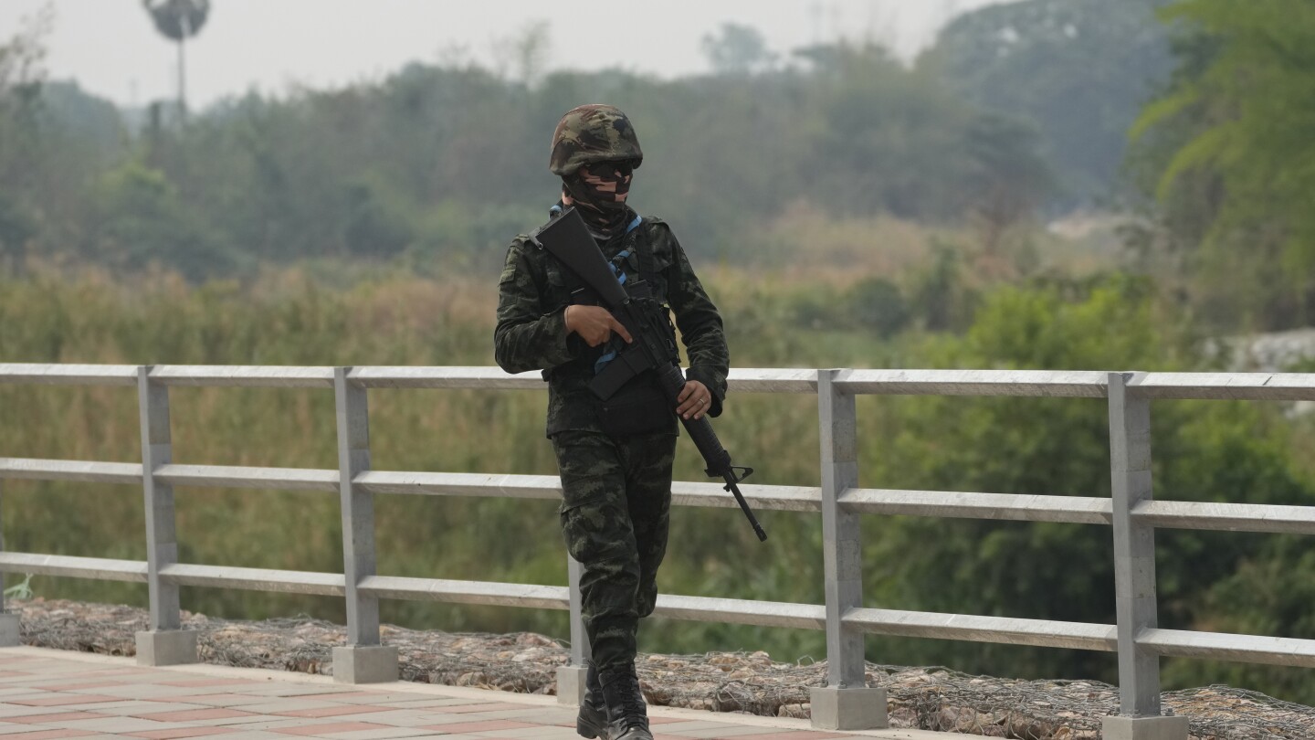Тайландският външен министър призова армията на Мианмар да избягва насилствена атака срещу граничния град, която нейната армия загуби