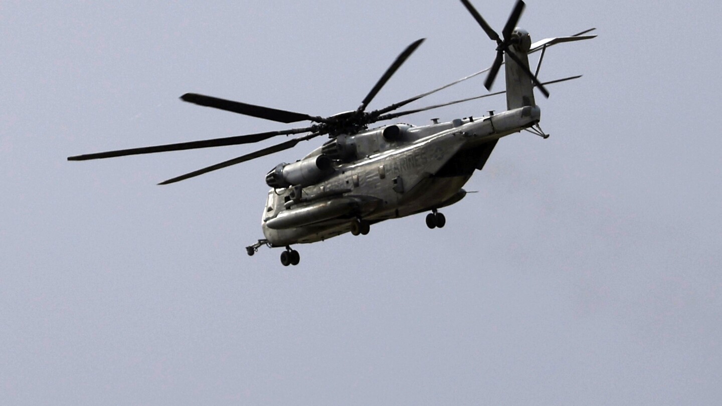 Какво знаем за издирването на петима морски пехотинци, след като хеликоптер падна в калифорнийските планини
