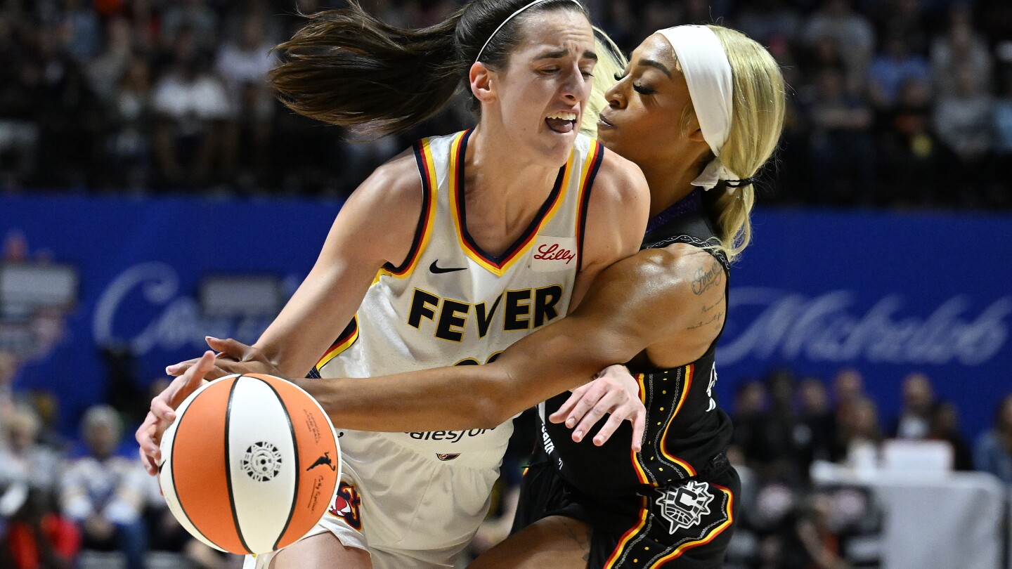 Caitlin Clark WNBA debut game results: Clark scores 20 points but Fever  fall to Sun | AP News