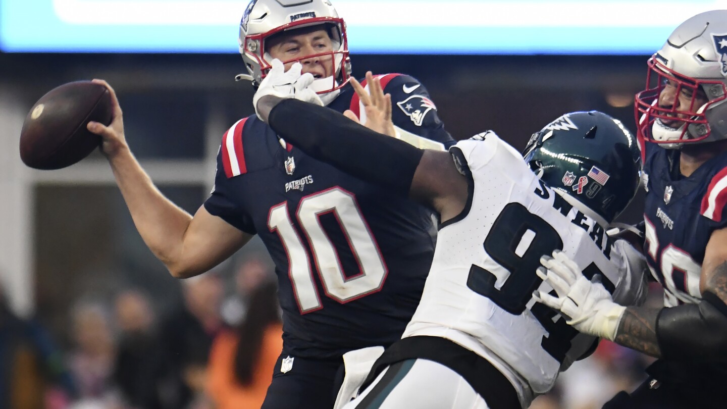 New England Patriots-Philadelphia Eagles Notebook: Silver Linings in  Opening Loss? - Sports Illustrated New England Patriots News, Analysis and  More