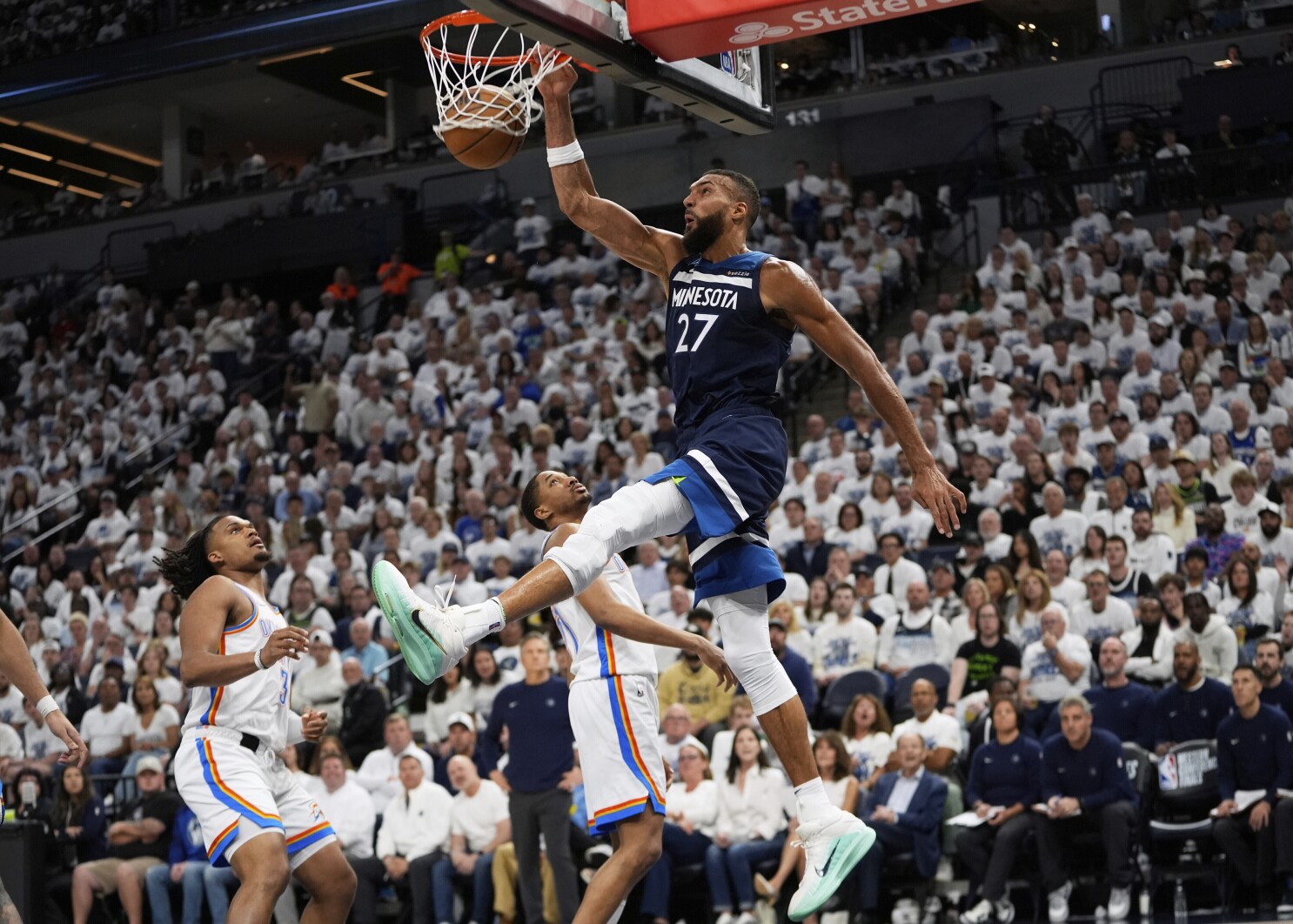 Timberwolves responden con victoria 143-101 y reducen ventaja del Thunder a 2-1 en finales del Oeste