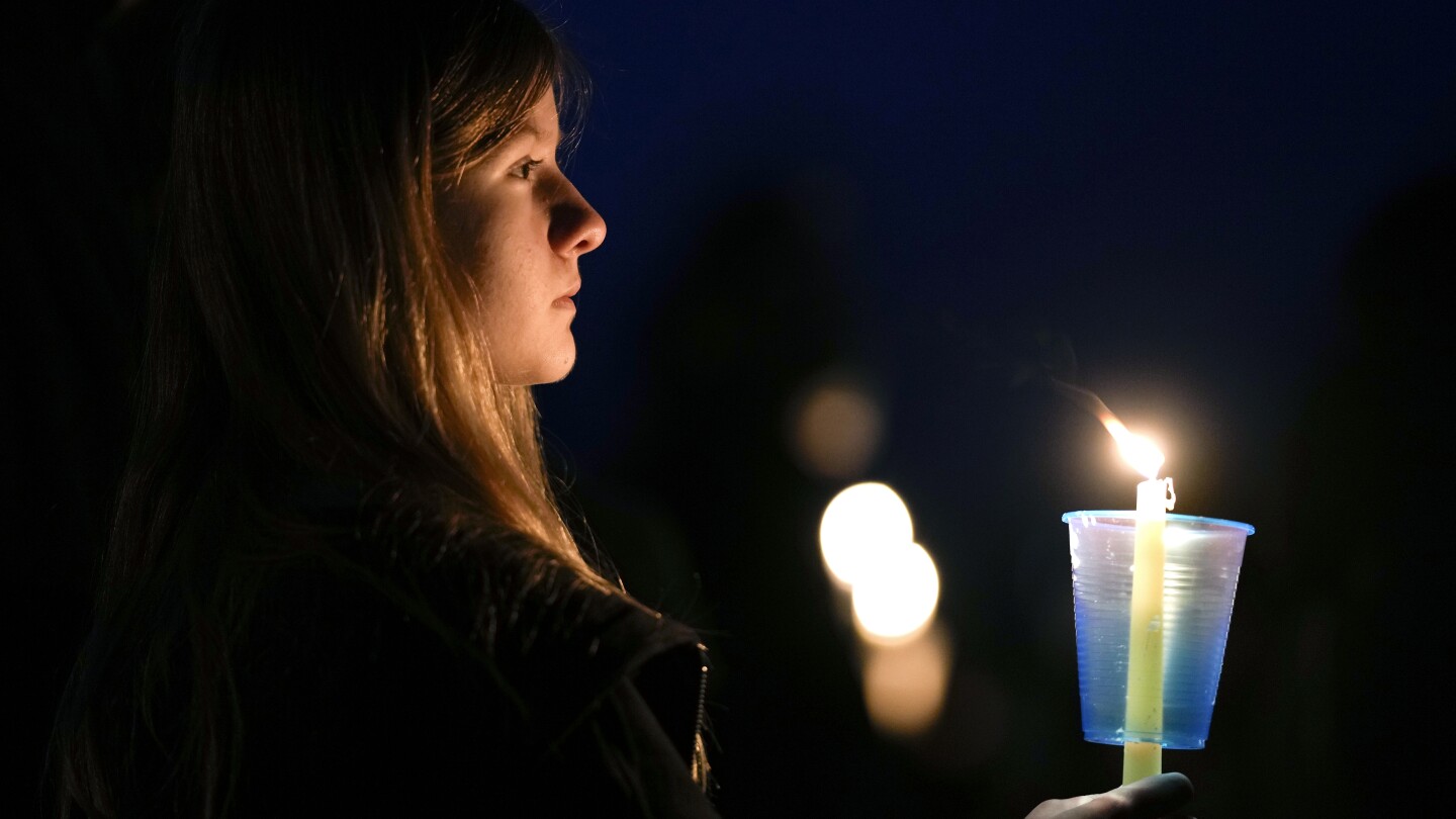 Родителите виждат още какво да се направи след смъртоносната стрелба в училище в Айова