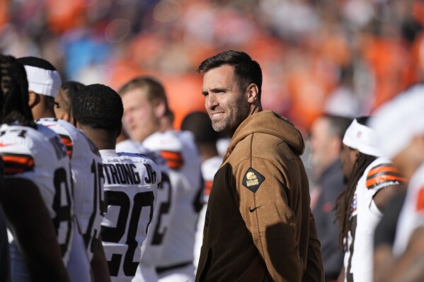 Cleveland Browns quarterback Joe Flacco stands with teammates during the playing of the national anthem before the Browns face the Denver Broncos in an NFL football game Sunday, Nov. 26, 2023, in Denver. The Browns are once again in quarterback limbo. The only difference this time is that they have a more suitable backup plan. With rookie starter Dorian Thompson-Robinson in concussion protocol after taking a brutal hit in Sunday's loss at Denver, the Browns may have to make yet another switch and put their season 鈥� and playoff hopes 鈥� in the hands of Flacco. (AP Photo/David Zalubowski)