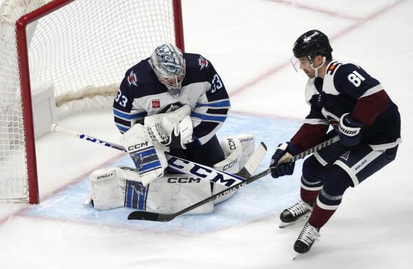 Avs beat Jets 4-2, remain in control of Central Division