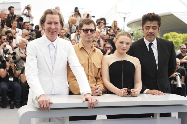Anderson, Cera, Mia Threapleton and Benicio del Toro. (Photo by Scott A Garfitt/Invision/AP)