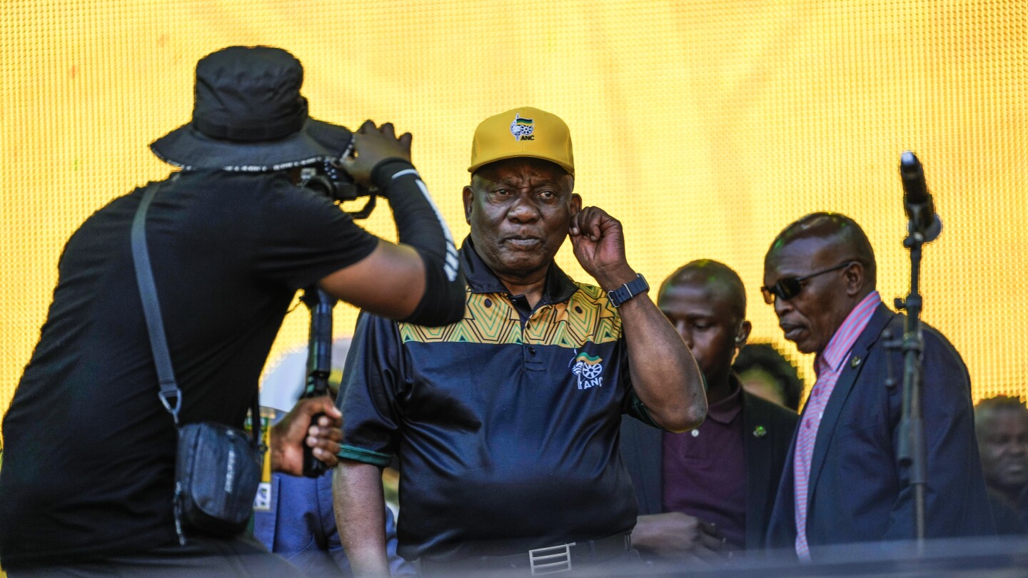 ANC на Южна Африка нарича исканията към президента Рамафоса да се оттегли за коалиционни преговори като „забранени“