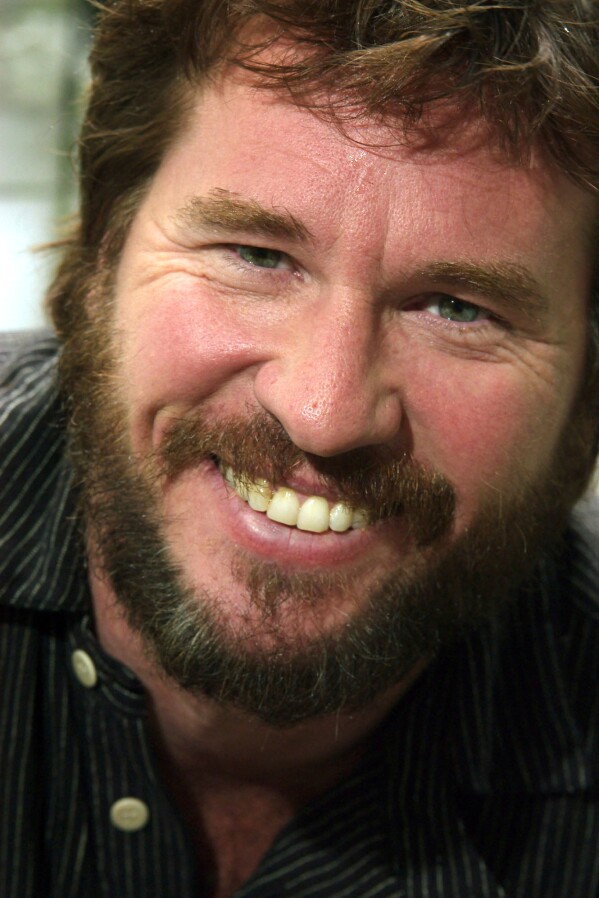 Actor Val Kilmer poses for a picture in New York, Sept. 29, 2003. 