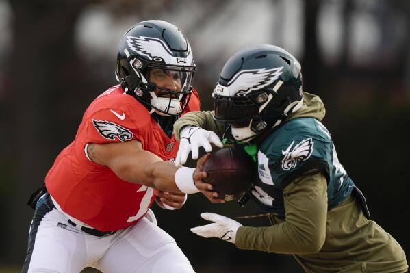 Eagles QB Jalen Hurts named NFC Offensive Player of the Month