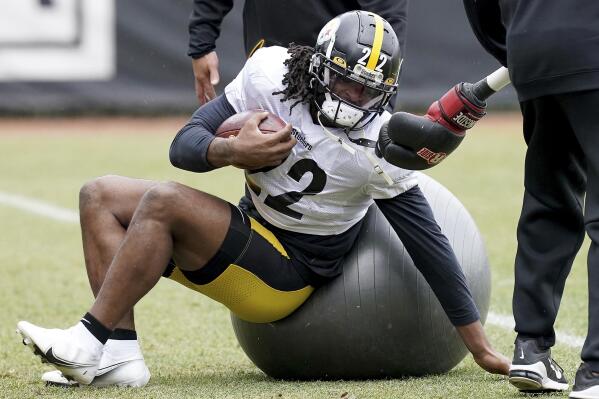 Pittsburgh Steelers running back Najee Harris works through drills during NFL football practice, Wednesday, Dec. 15, 2021, at UPMC Rooney Sports Complex in Pittsburgh. (Matt Freed/Pittsburgh Post-Gazette via AP)