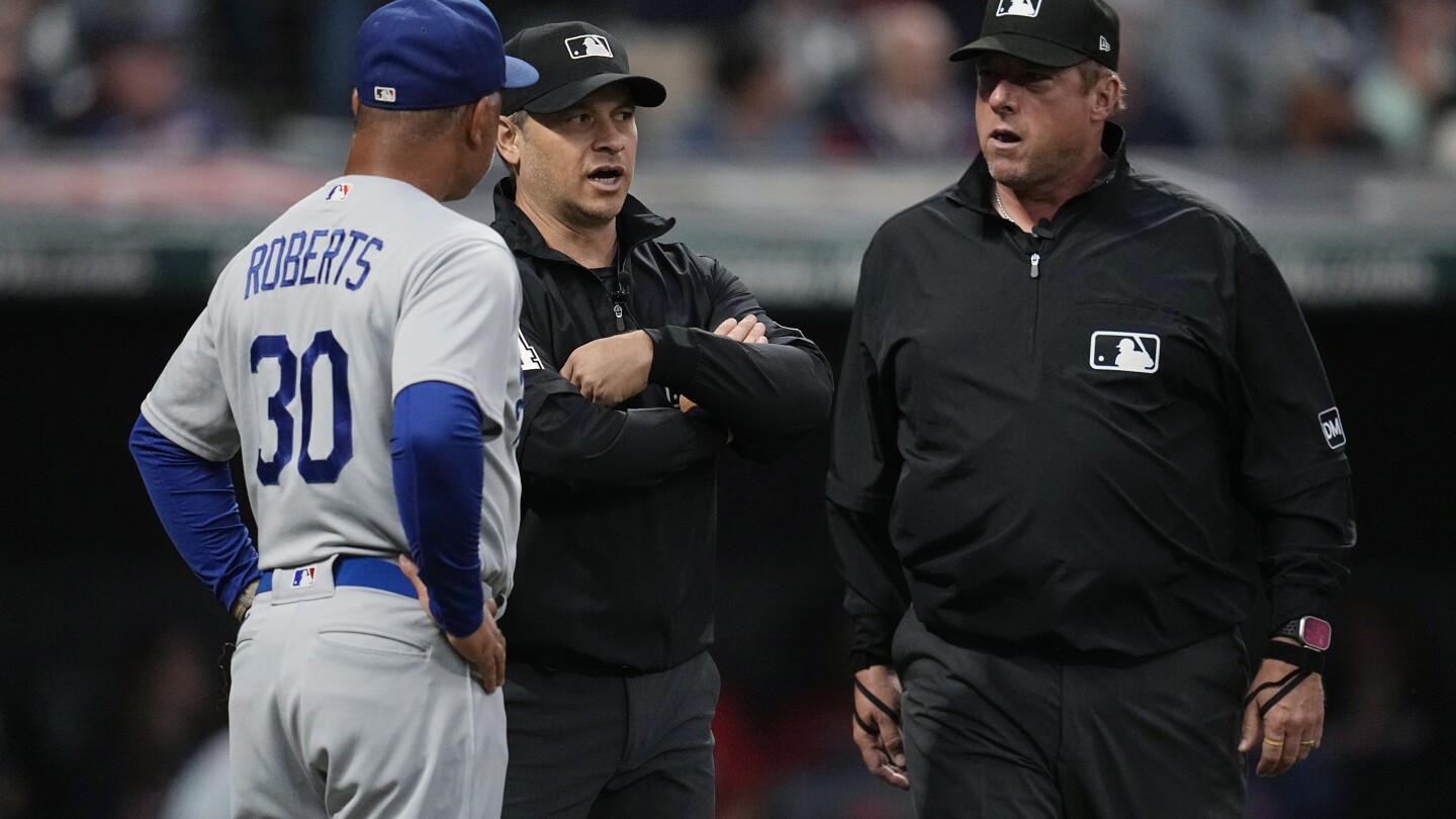Dave Roberts to return as Dodgers' manager in 2024