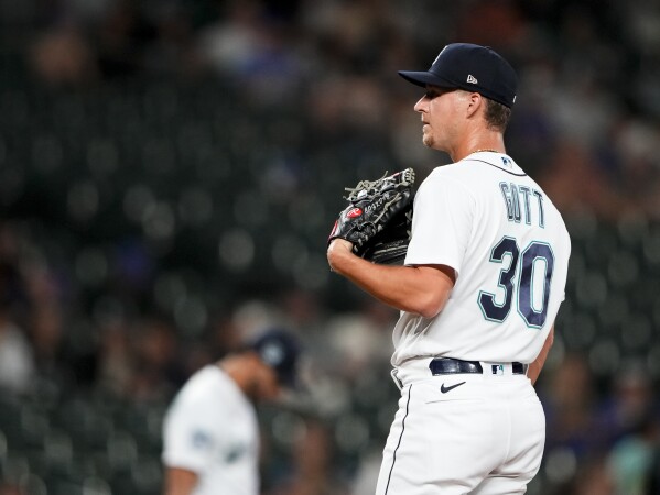 Mets acquire relievers Trevor Gott and Chris Flexen from Mariners