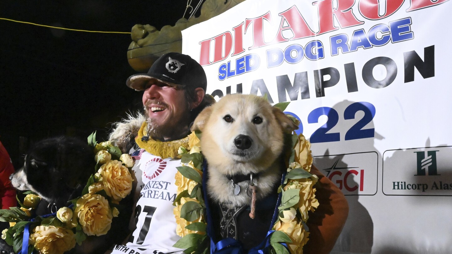 Твърденията за нападение разстройват състезанието с впрегнати кучета Iditarod, тъй като 2-ма най-добри мушъри са дисквалифицирани, а след това 1 възстановен
