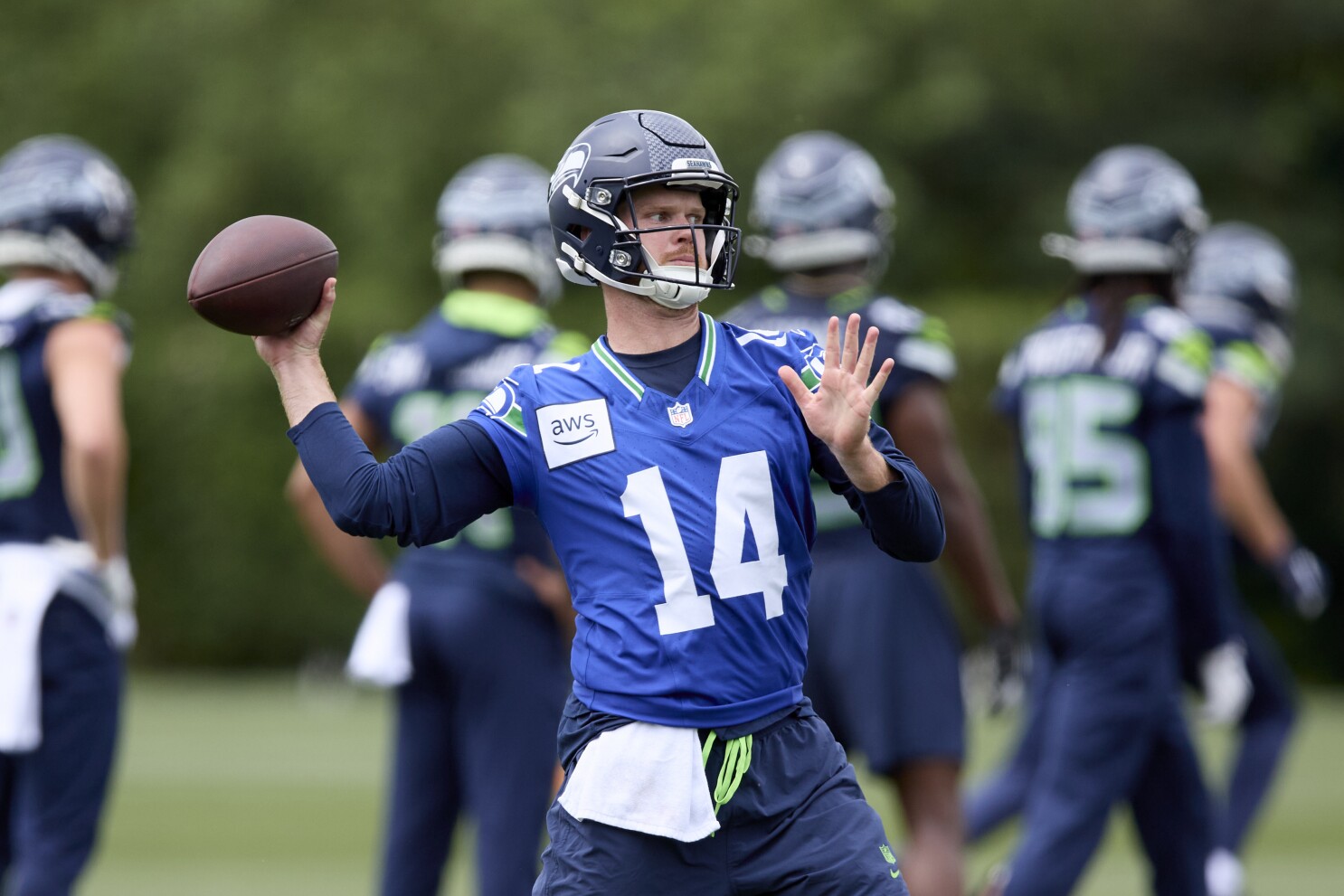 Seahawks QB Sam Darnold is learning a new city and offense with plenty of support