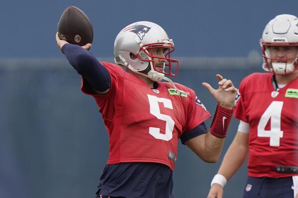 Patriots QB Brian Hoyer leaves with head injury, Zappe in