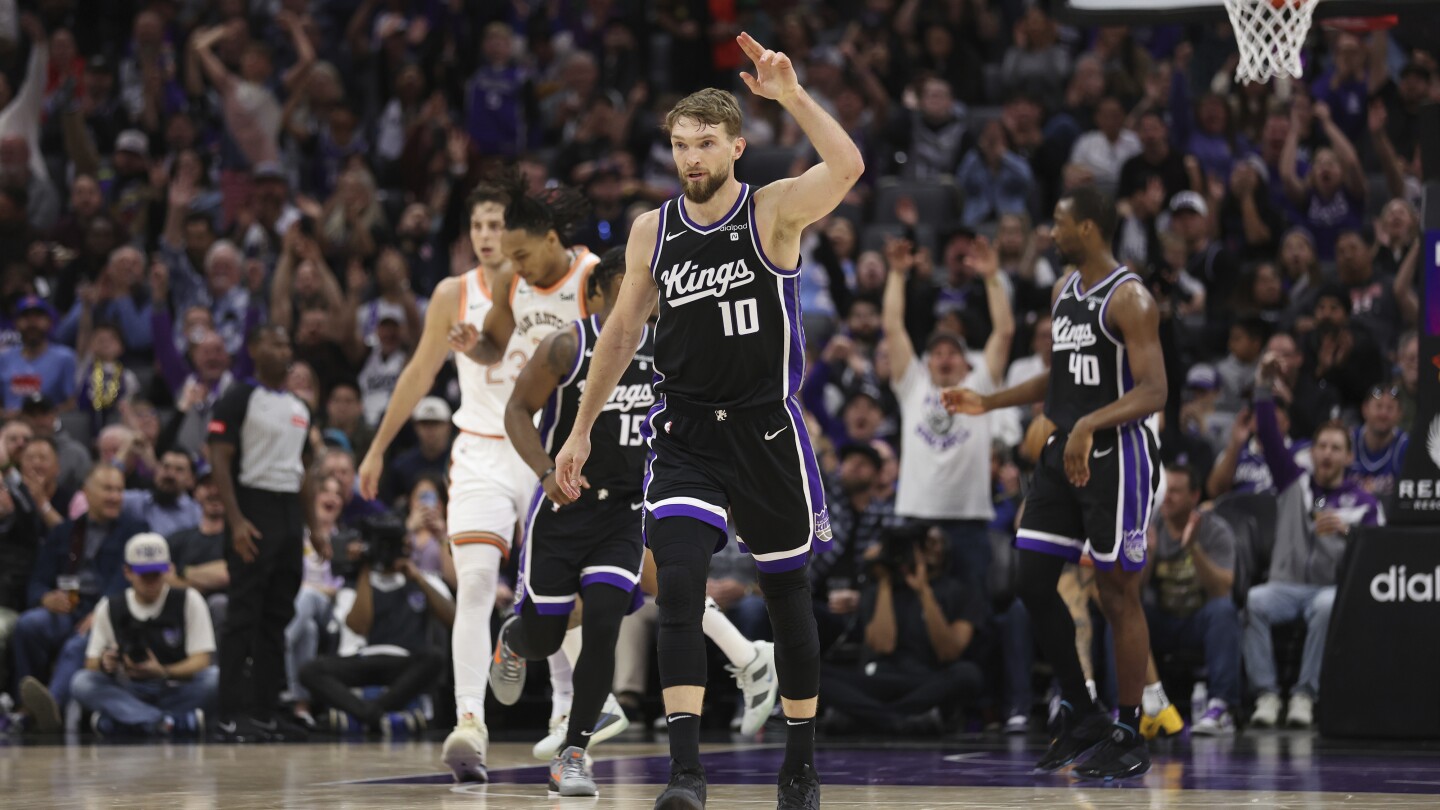 Sabonis’ dunk with 7.7 seconds left sends Kings past Spurs 131-129 | AP ...
