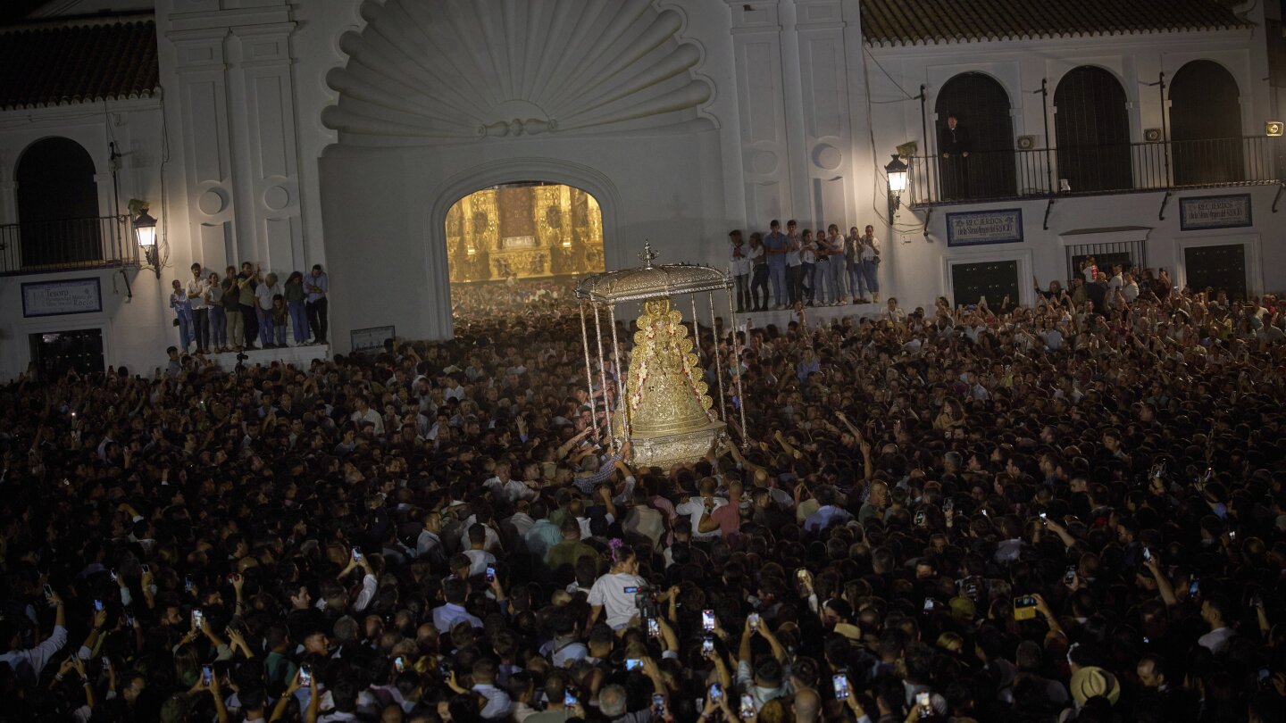 Sweat, tears, devotion: Pilgrims cross the wilderness to honor the Rocío Virgin in Spain
