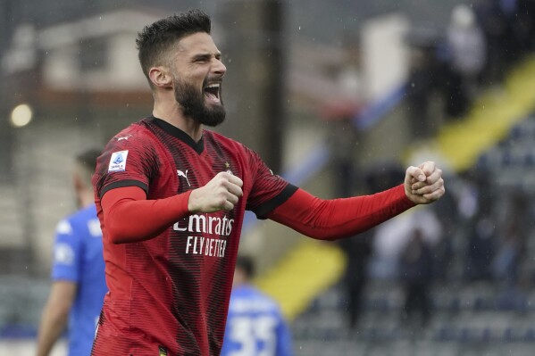 AC Milan's Olivier Giroud celebrates scoring his side's second goal from the penalty spot during the Serie A soccer match between Empoli and AC Milan at the Renato Castellani stadium in Empoli, Italy, Sunday Jan. 7, 2024 (Marco Bucco/LaPresse via AP)