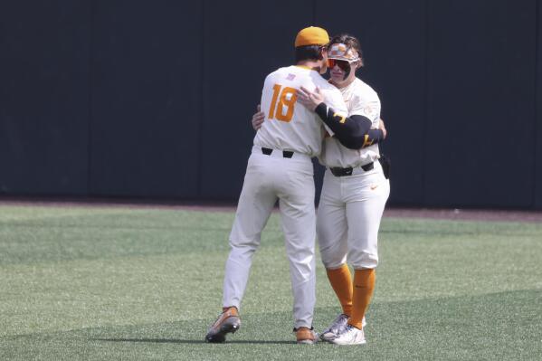 Tennessee Vols lose first super regional game against Notre Dame