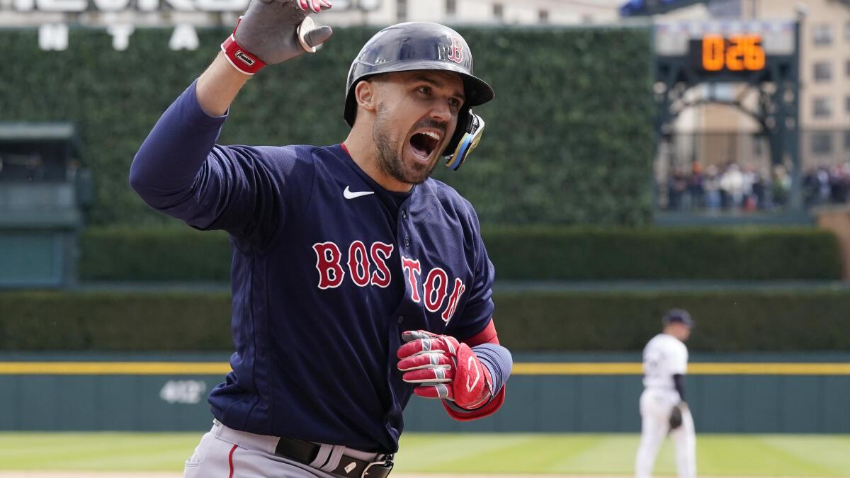 Duvall breaks tie with 3-run homer, Red Sox beat Tigers 6-3