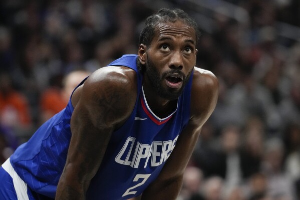 Los Angeles Clippers forward Kawhi Leonard pauses during the second half of an NBA basketball game against the Sacramento Kings in Los Angeles, Tuesday, Dec. 12, 2023. (AP Photo/Ashley Landis)