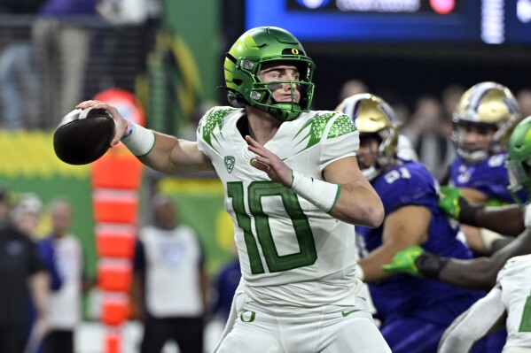 Oregon quarterback Bo Nix looks to pass against Washington during the first half of the Pac-12 championship NCAA college football game Friday, Dec. 1, 2023, in Las Vegas. (AP Photo/David Becker)