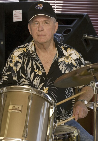 Jimmy Van Eaton, a rock 'n' roll drummer who played at Sun Records, dies at  86