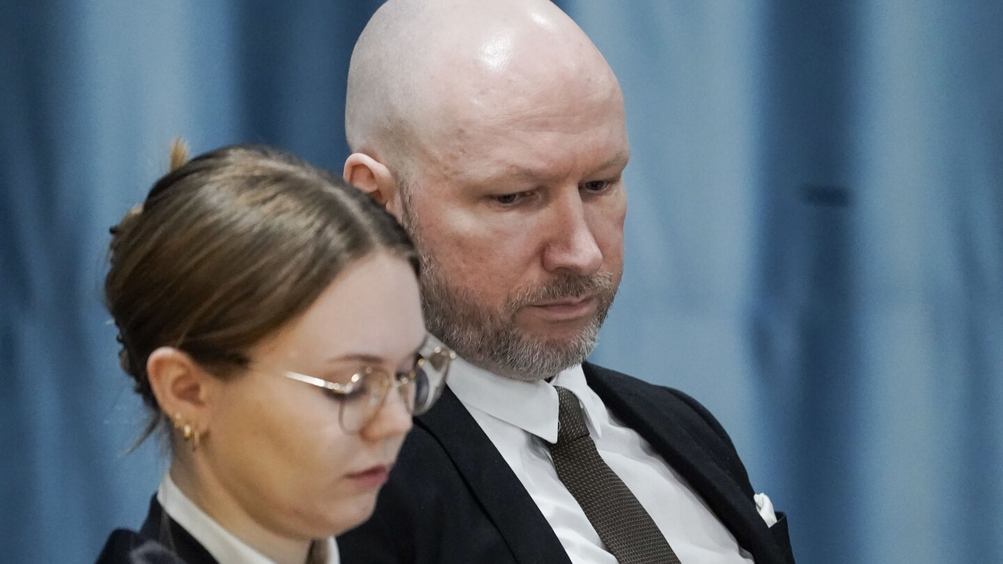 De Noorse massamoordenaar begint aan zijn tweede poging om het land aan te klagen wegens een vermeende schending van de mensenrechten