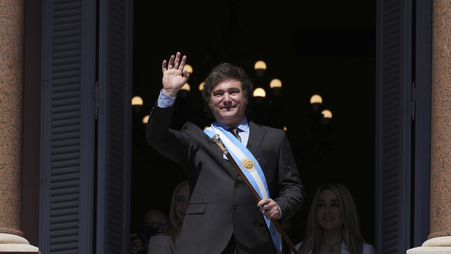 Аржентинският президент Хавиер Милей разигра на томбола последната си заплата като депутат