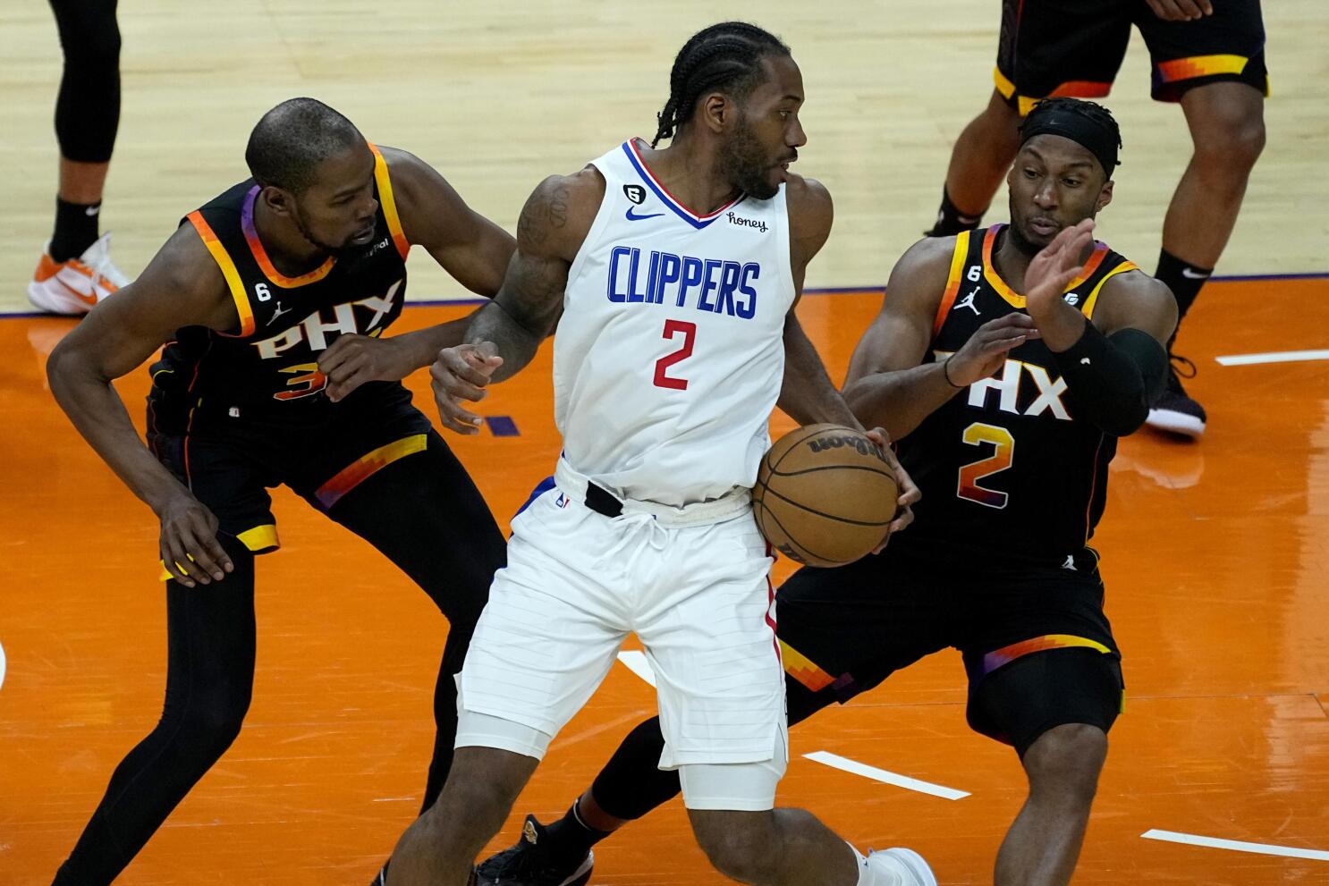 Report: Clippers Star Kawhi Leonard Ruled Out for Game 3 vs. Suns