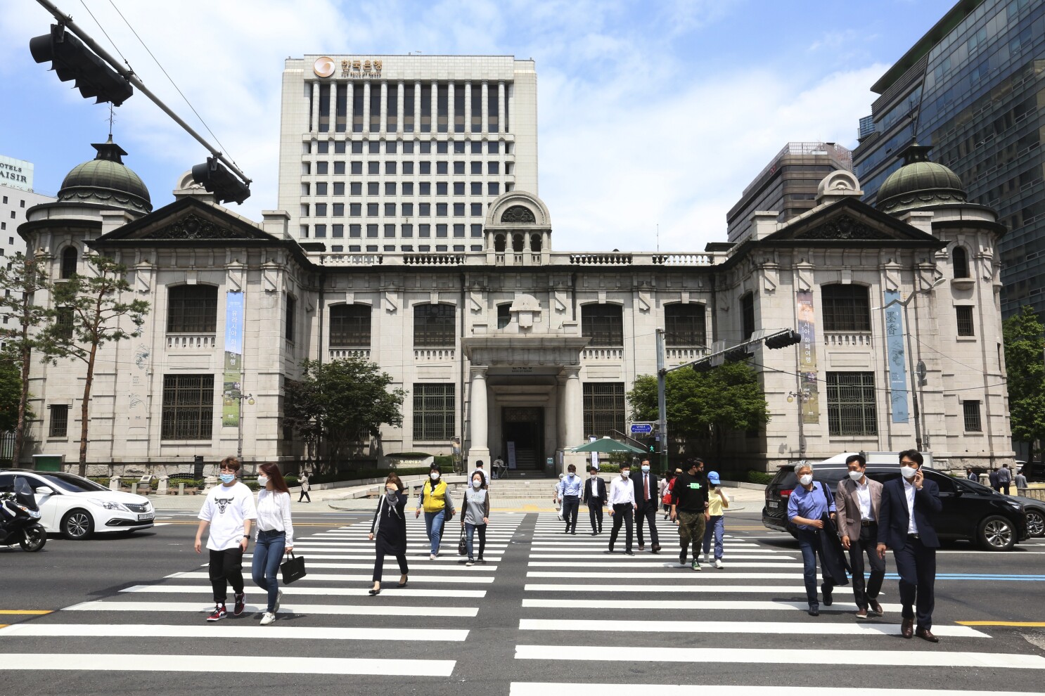 South Korea cuts key interest rate to help its slowing economy