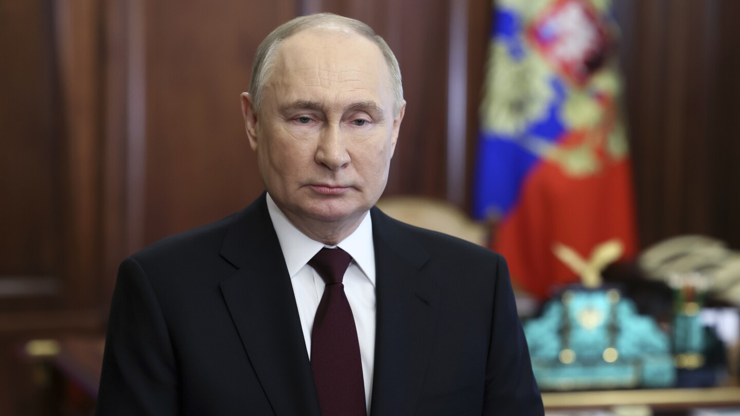 Русия казва, че Украйна е изстреляла повече ракети по граничен регион в навечерието на изборите в полза на Путин