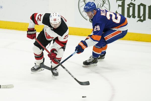Islanders' Brock Nelson returns from bloody face to score vs. Devils
