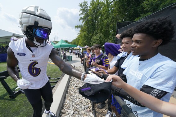 Ravens' Roquan Smith says Bears GM told him there were no plans to trade  him