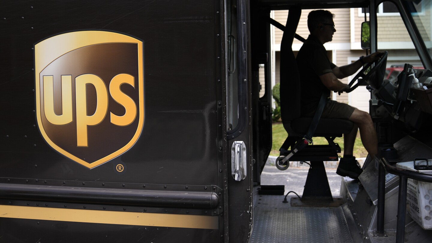 Les travailleurs d’UPS approuvent un contrat de 5 ans, mettant un terme aux négociations controversées qui menaçaient les livraisons