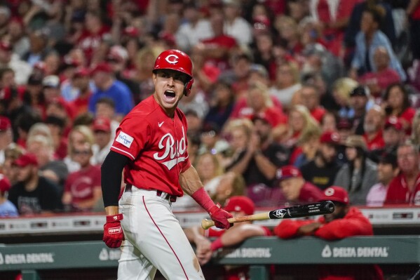 Reds lose 3rd straight, drop 2 1/2 games back in wild card, as